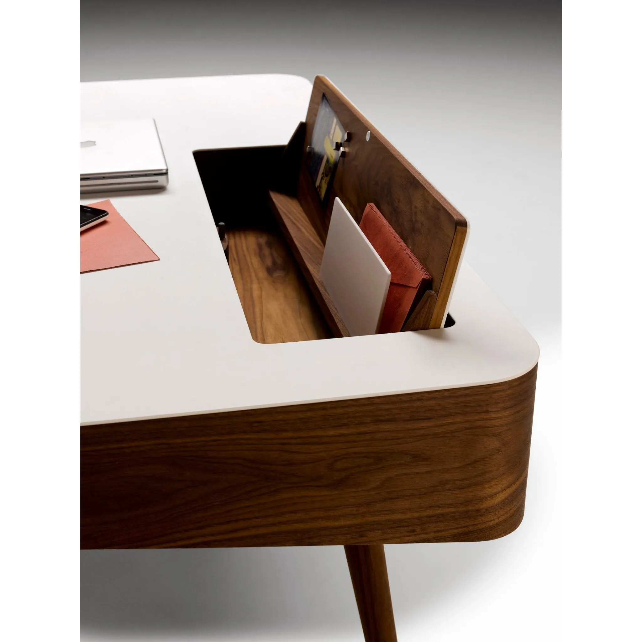 AK1330 Desk