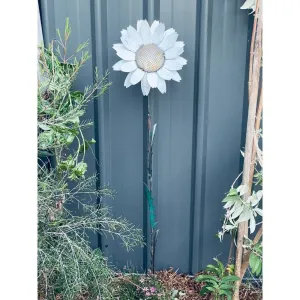 Decorative White Daisy Garden Stake