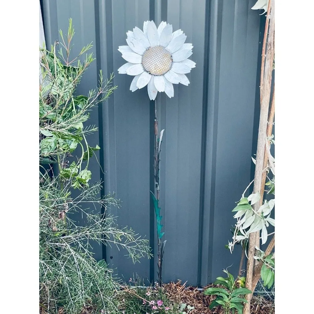 Decorative White Daisy Garden Stake