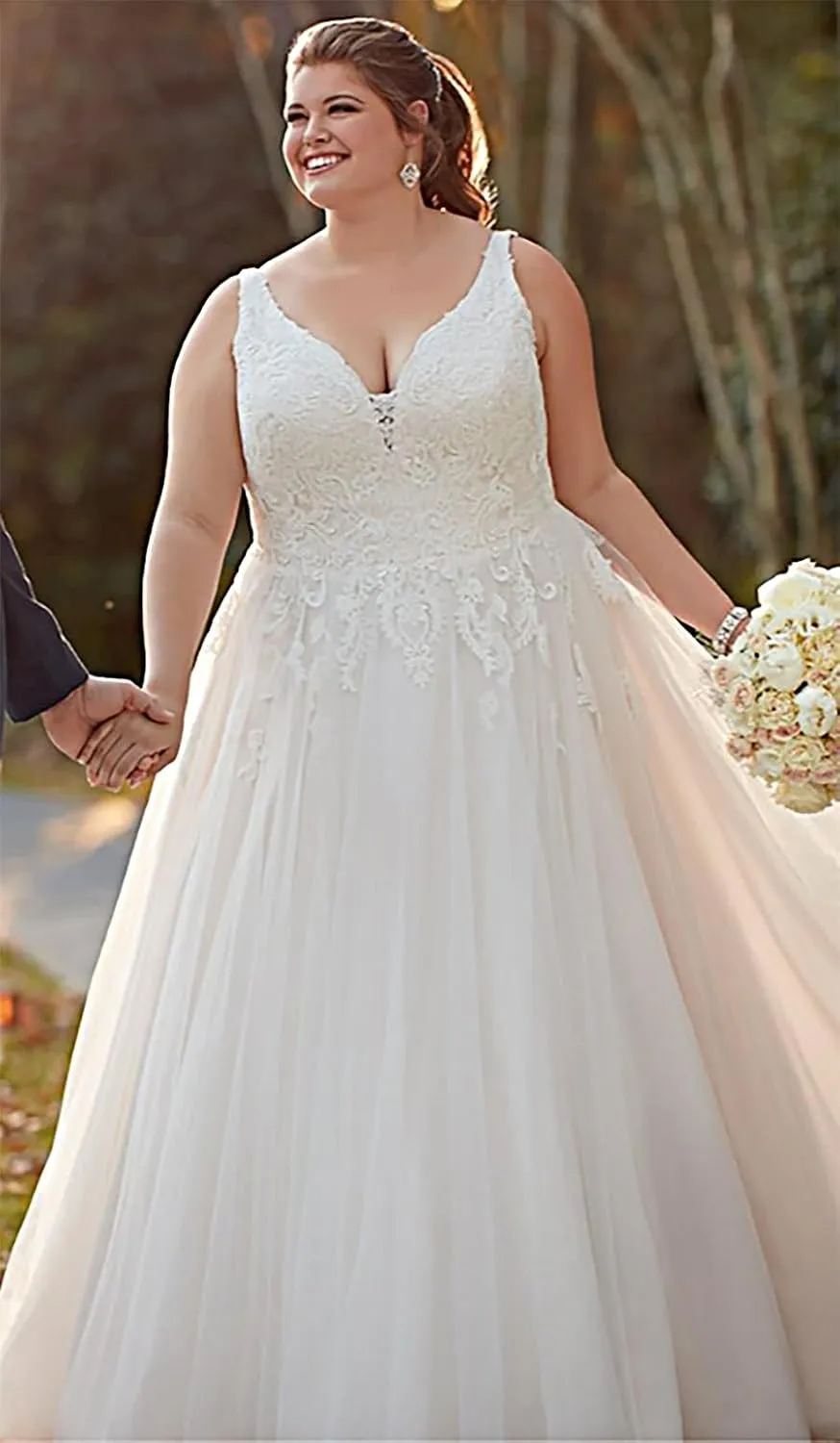 Women's V Neck Lace Wedding Dresses for Bride 2025 Lace Appliques A Line Beach Wedding Gown